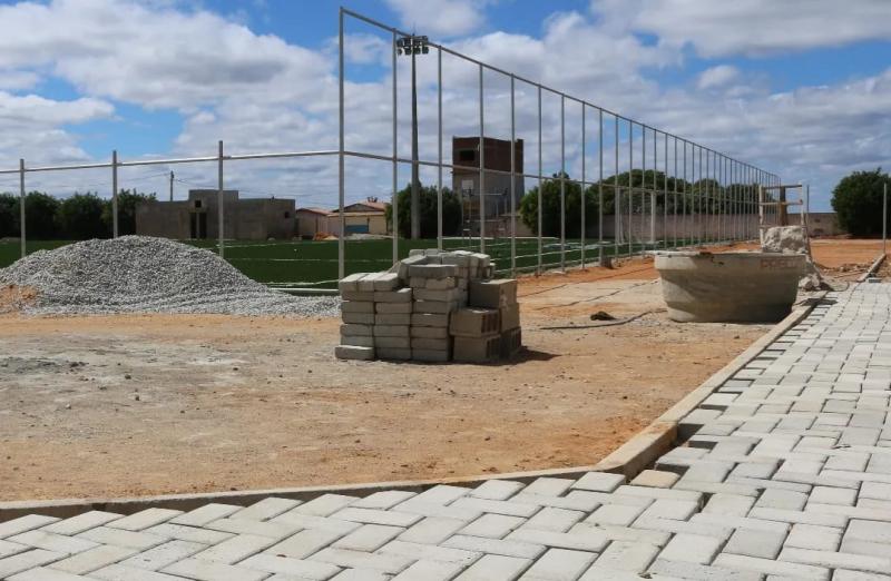 Obras de reforma do estádio municipal de Aracatu avançam para segunda fase
