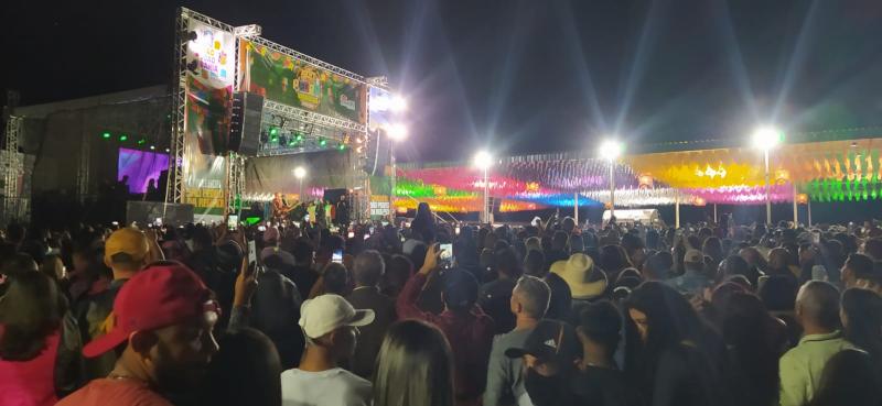 Com show de Amado Batista, Guajeru encerra festejos de São Pedro