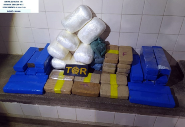 Durante abordagem a ônibus, CIPRv/BRUMADO apreende pasta base de cocaína, maconha e crack