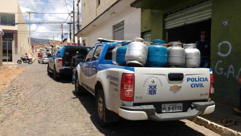 Polícia Civil encontra munições, cigarros contrabandeados e botijões de gás irregulares em comércio de Brumado