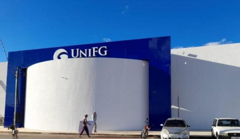 Decisão do TJ-BA garante vaga de bolsista para jovem aracatuense no curso de Medicina da UniFG em Brumado