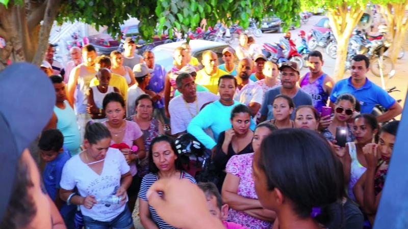 Tanhaçuenses protestam na sede da Embasa contra qualidade e abastecimento de água na cidade
