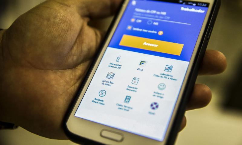 Trabalhador pode solicitar saque de R$ 1.045 do FGTS até quinta (31)