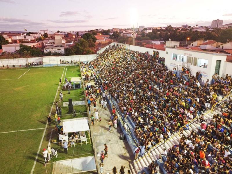 Vila vence o Magnesita e é campeão do Campeonato Brumadense, secretário e vice-prefeito fizeram a entrega das premiações
