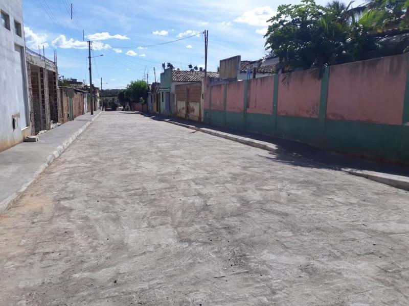 Prefeitura de Guajeru continua investindo em infraestrutura e várias ruas do município são pavimentadas