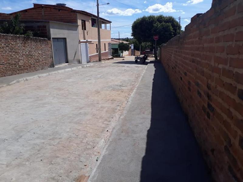 Prefeitura de Guajeru continua investindo em infraestrutura e várias ruas do município são pavimentadas