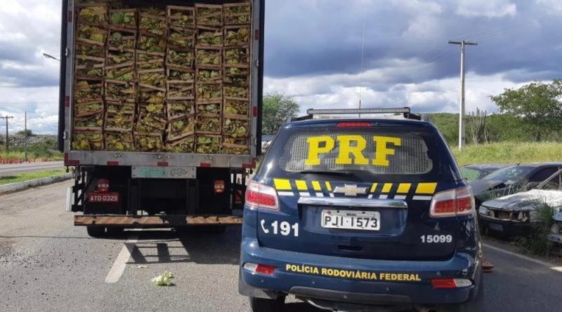 Caminhoneiro é preso com mais de 275 mil maços de cigarro contrabandeados