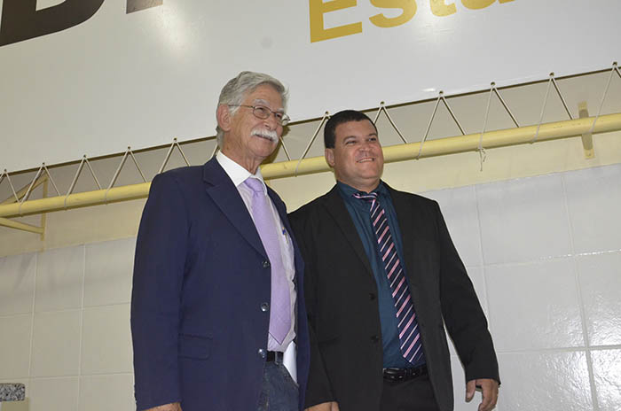 Brumado: Rei de Domingão 'quebra laço' com o prefeito ao renunciar a liderança do Executivo na Câmara