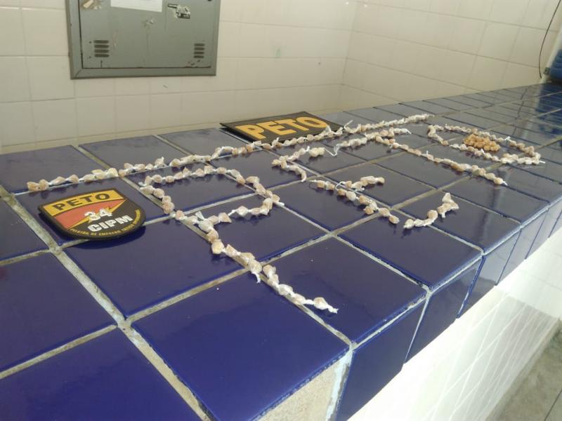 267 pedras de Crack são apreendidas pela Polícia no bairro do Mercado em Brumado