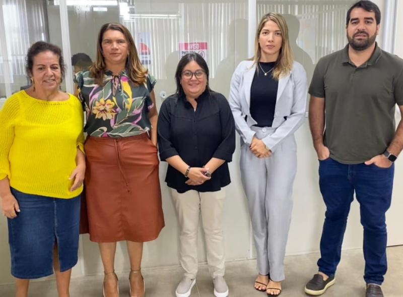 Prefeita de Aracatu busca melhorias na infraestrutura viária e acesso a elétrica para o município