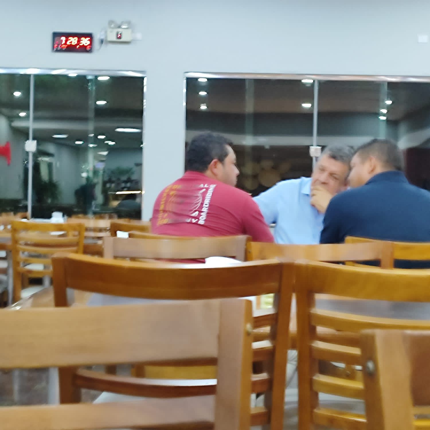 Prefeito bolsonarista se encontra com dirigente do MST, às escondidas, para suposta negociação de apoio velado do PT em Boa Vista do Tupim