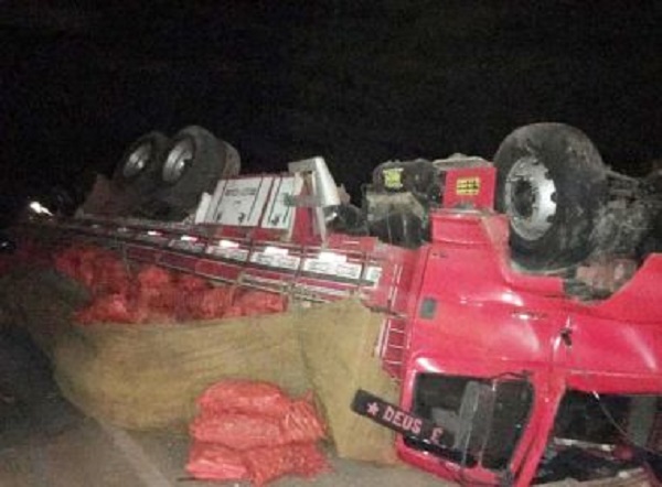 América Dourada: Oito morrem em batida entre carro e caminhão; prefeitura cancela festa