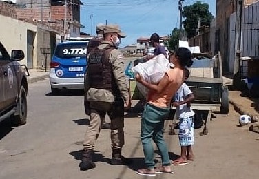 Ação Social: Polícia Militar doa 1 tonelada de alimentos em Vitória da Conquista