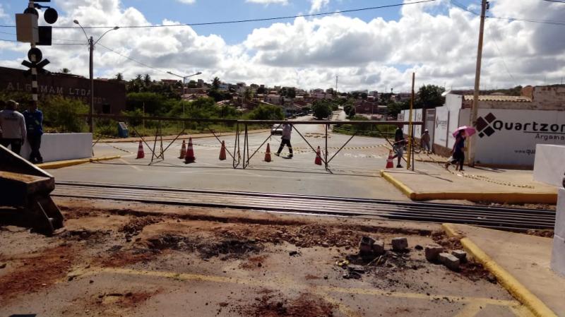 Passagem de nível nas proximidades do SAC será liberada ainda hoje, garante SMTT