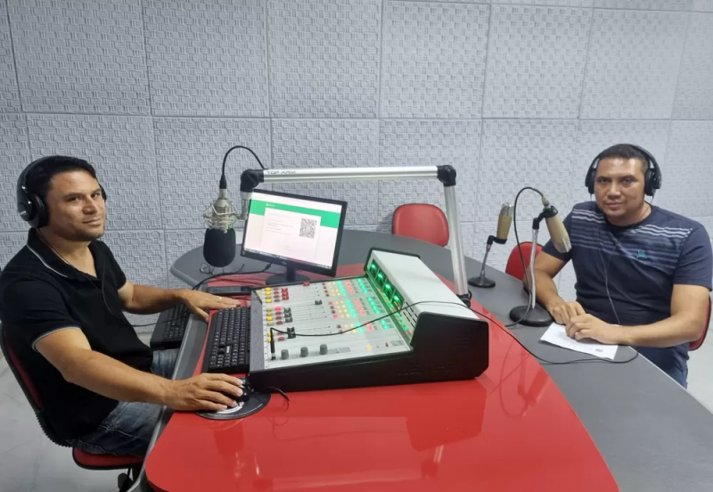 Brumado: Presidente do legislativo concede entrevista à Rádio Câmara 103,3