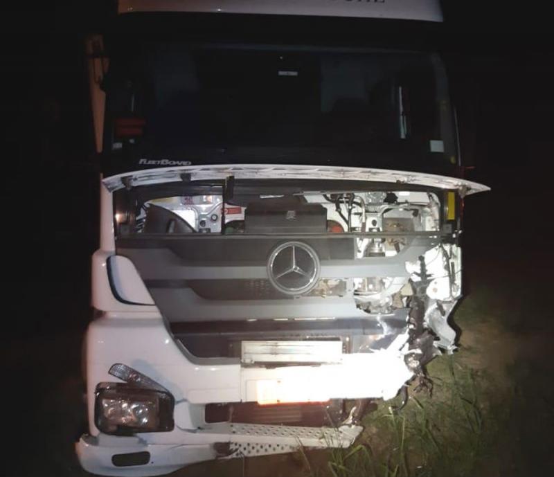 Vitória da Conquista: Uma pessoa morre e outra fica ferida após batida que 'dissolveu' cabine de carro