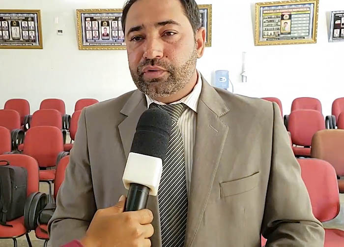 EM RIO DO ANTÔNIO VEREADOR ANDRÉ BERKOVITZ SOLICITA REDUÇÃO PELA METADE DE SALÁRIOS DE PREFEITO, VICE E VEREADORES