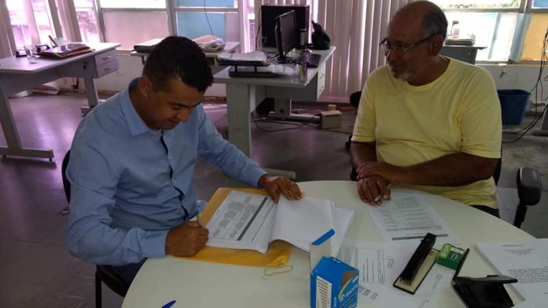 Prefeitura de Guajeru assina convênio com a Bahiater para aquisição de veículos e equipamentos