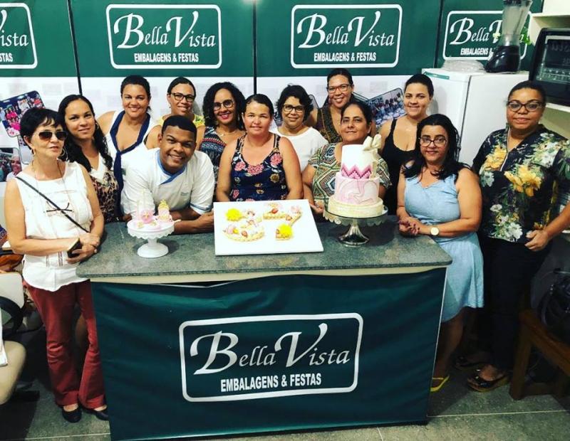 Mais um curso com o confeiteiro artístico Hyago Cake é realizado com sucesso pela Bella Vista Embalagens