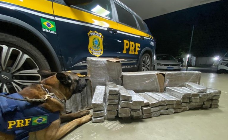 PRF apreende em Conquista, tabletes de maconha que seriam comercializados no interior da Bahia