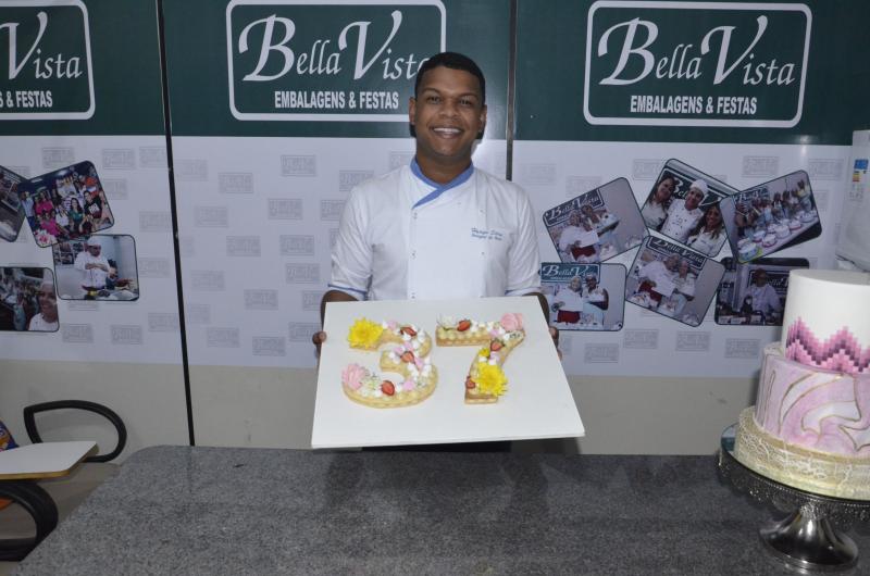 Mais um curso com o confeiteiro artístico Hyago Cake é realizado com sucesso pela Bella Vista Embalagens