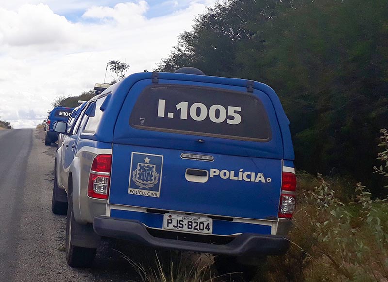 Mulher é encontrada morta e com corpo semi degolado na BA 142, município de Tanhançu