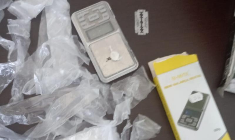 Menor de idade é preso acusado de tráfico de drogas e com motocicleta roubada em Licínio de Almeida