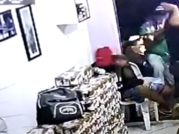 Homem é morto a tiros dentro de barbearia em Vitória da Conquista