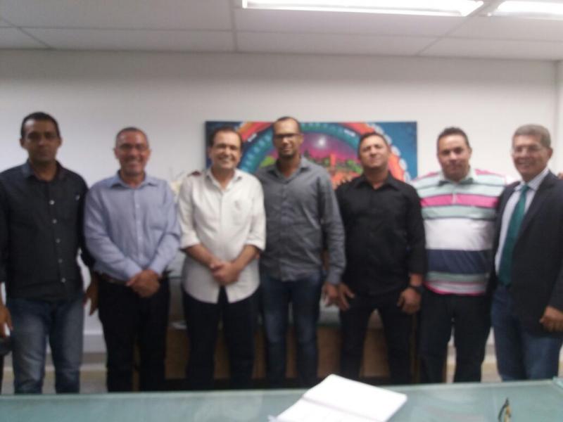 Luta de lideranças de Malhada assegura colégio e sistema de água em Parateca