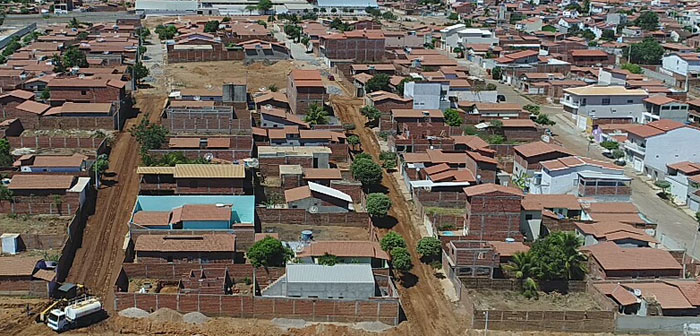 Prefeitura realiza obras de pavimentação e esgotamento no Bairro Jardim de Aláh; veja o vídeo