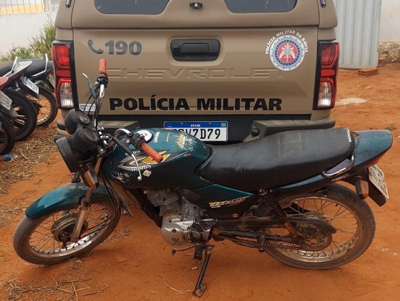 Moto com placa de outro veículo e sinais de adulteração é apreendida em Tanhaçu