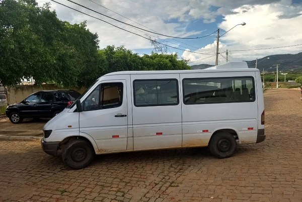 Três pessoas são presas por furtos nas cidades de Paramirim, Ibipitanga, Macaúbas e Boquira; um veículo foi apreendido