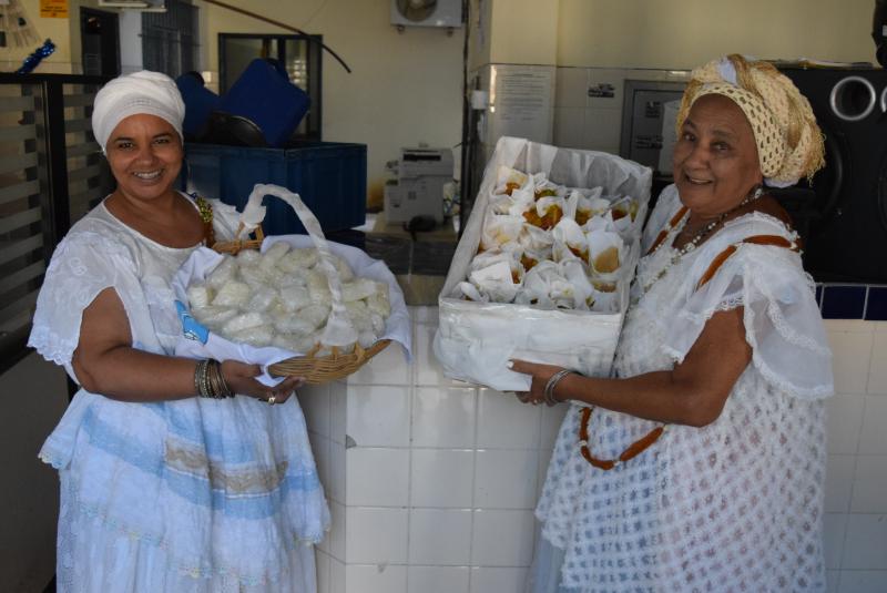 Em Brumado, Baiana mantém tradição e serve acarajé para funcionários e presos na delegacia