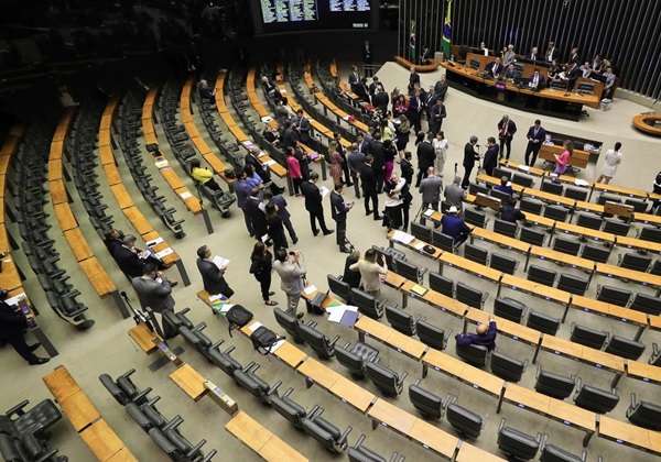 Varejo nacional dispara na Bolsa após Câmara aprovar taxa para compras internacionais