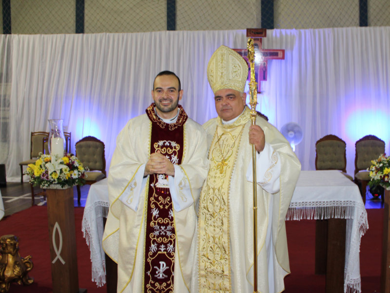 Diácono Ícaro é ordenado Padre em cerimônia realizada em Brumado