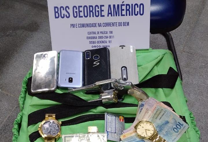 Flagrada dupla que ostentava vídeos com armas na web; após troca de tiros com a pm um morreu