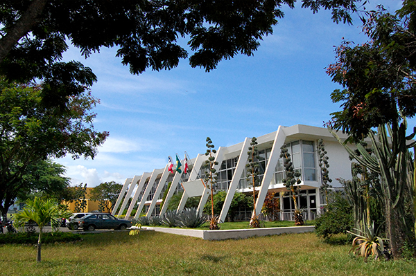 Prefeito de Jequié punido por ilegalidade na limpeza urbana