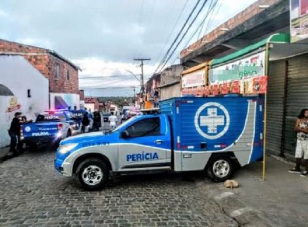 Duas pessoas são assassinadas em bar de Feira de Santana na madrugada deste domingo