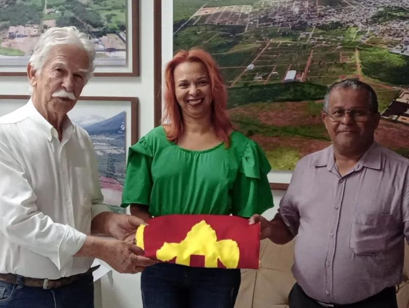 Artista brumadense, Sílvia Mello será portadora da bandeira de Brumado a ser entregue em evento internacional 