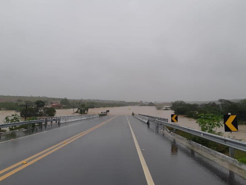 Barragem se rompe em Pedro Alexandre, na Bahia; prefeito de cidade vizinha pede a moradores que deixem suas casas