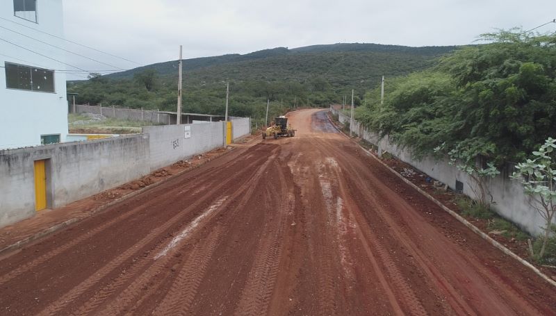Prefeitura de Brumado inicia as obras de asfaltamento da Av. Paulo César Ribeiro 