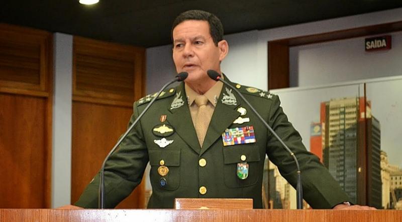 Mourão diz aguardar decisão “somente de Bolsonaro” sobre substituí-lo nos debates