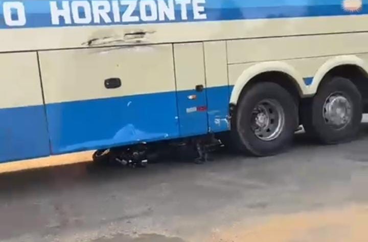 Motociclista morre após colisão contra ônibus na BR-030 em Caetité