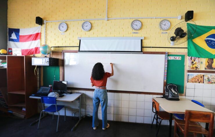 AL-BA aprova projeto que reestrutura salários dos servidores das carreiras de professor e coordenador pedagógico