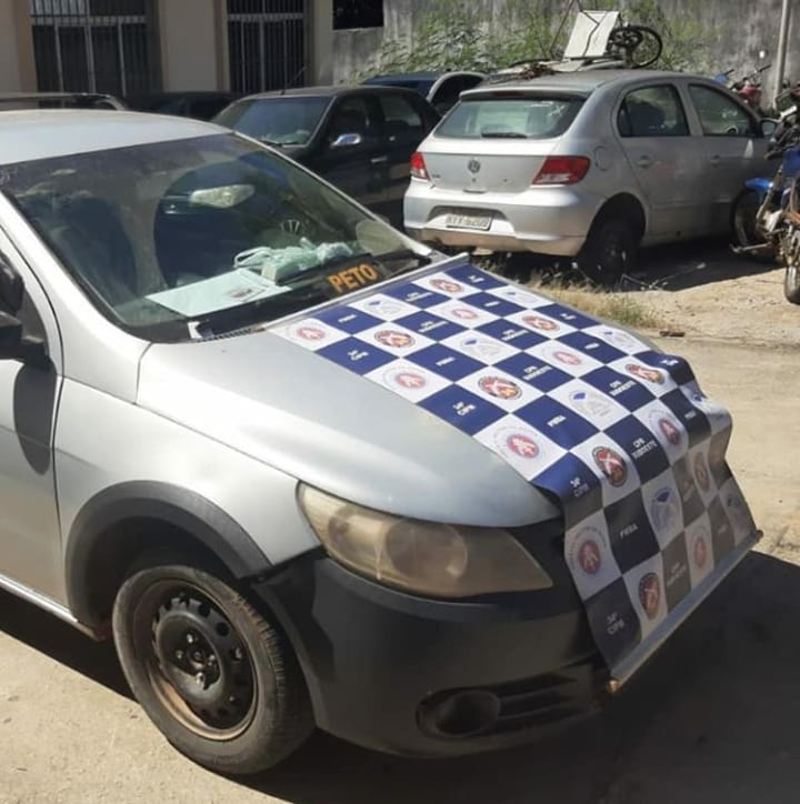 Brumado: Carro com placas de SP é apreendido pela polícia na Av. Coronel Santos