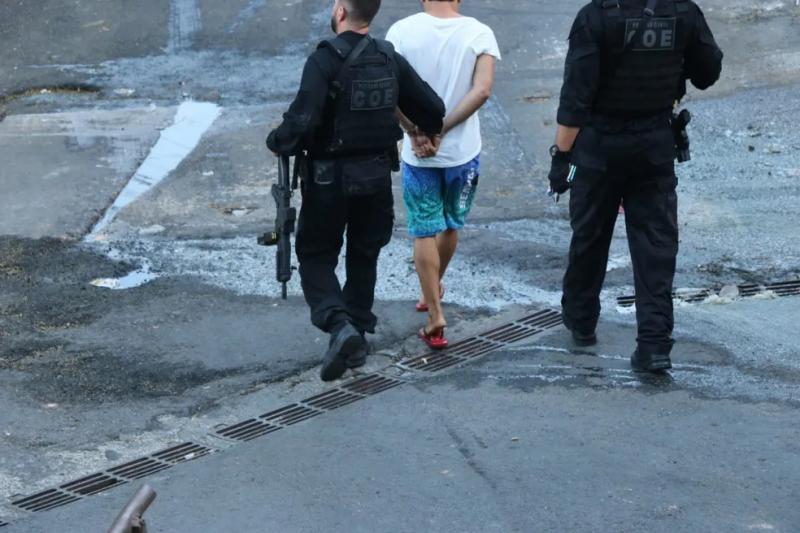 33 pessoas são presas por dia na Bahia, em 2023