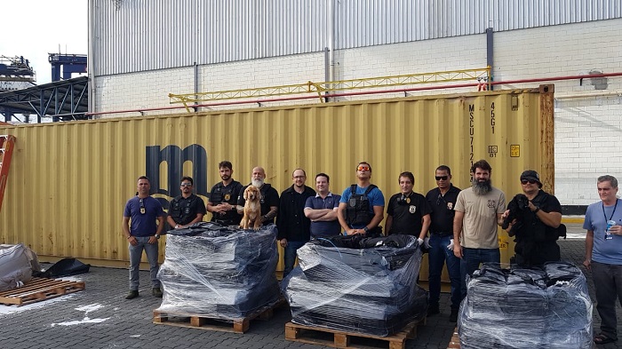 1,5 Toneladas de cocaína é apreendida no porto de salvador com ajuda de cães da COE