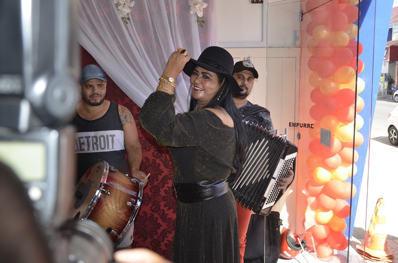 Perinalva Dias celebra mais um ano de vida ao lado de amigos e associados em Brumado 