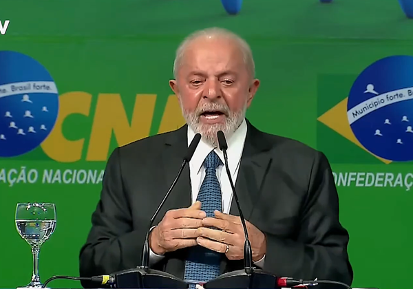 Lula pede urgência para tramitação da reforma tributária no Congresso