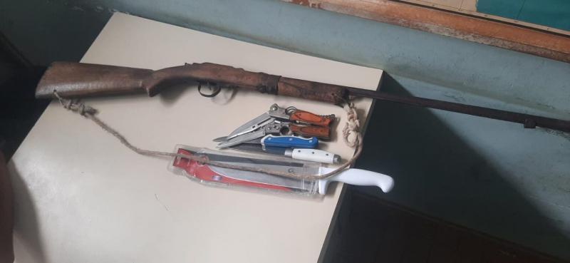 Homem é preso após ameaçar própria família em Licínio de Almeida